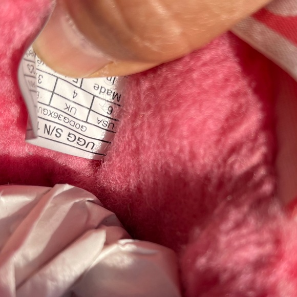 UGG🌸🌸Fluff Yeah Poppy slide size 6 - Picture 9 of 10